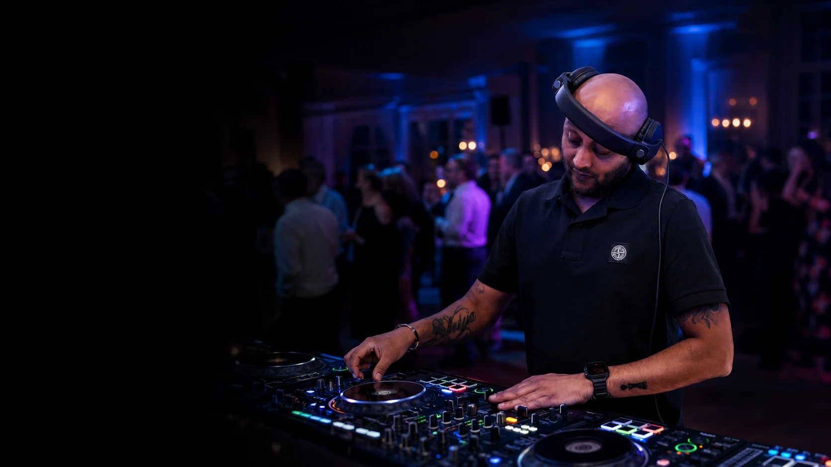 DJ RSummers draait live op een feest